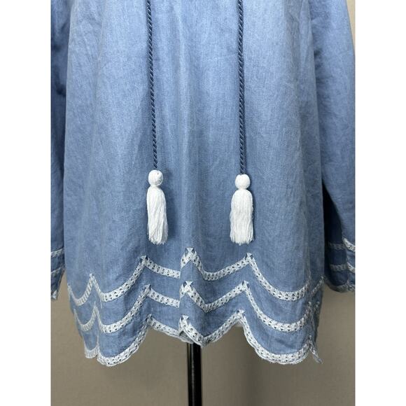 Blue Chambray Women’s Blouse XL V-Neck Tasseled Tie White Embroidered Trim - Picture 3 of 15